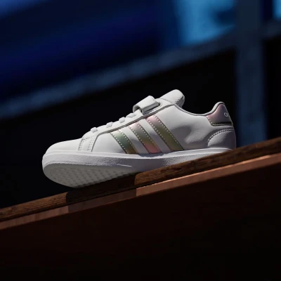 Adidas Grand Court 2.0 K cloud white/iridescent/cloud white dívčí rekreační obuv