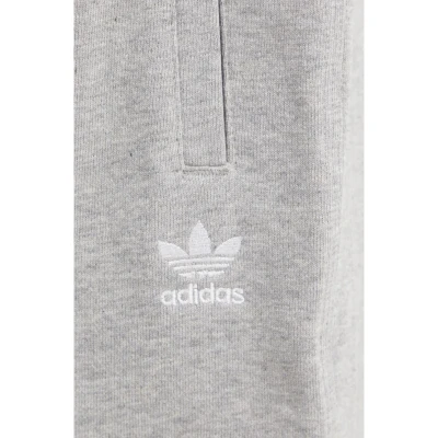 Adidas Originals ESS SHORTS-MGREYH dámské kraťasy