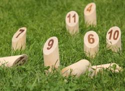 Albi DŘEVO Hra kuželky venkovní dřevěné Molkky original