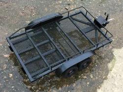 Amewi přívěs Trailer podvalník 1:10 s LED osvětlením + sleva 300,- na příslušenství