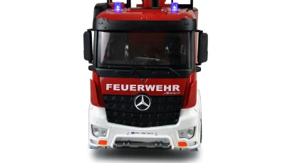 Amewi RC hasičský vůz Mercedes-Benz Arocs 1:18 s žebříkem a stříkačkou