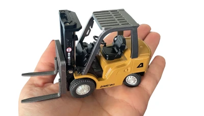 AMEWI Trade e.K. Mini kovový RC vysokozdvižný vozík s přívěsem, proporcionální 8kanálový 1:64 RTR