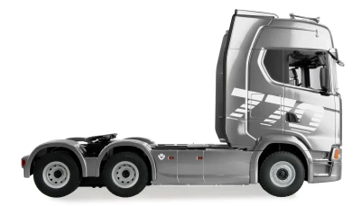 AMEWI Scania 770 6x4 1:18 RTR stříbrný RC tahač s podvalníkem