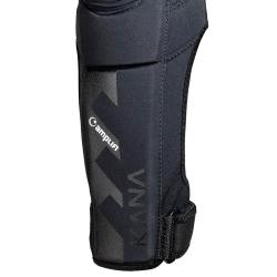 Amplifi Kana Knee chrániče kolen + sleva 300,- na příslušenství