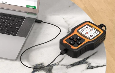 Ancel AD410 PRO černo-oranžový OBD2 diagnostický skener a tester baterie 2v1