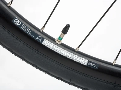 Author Aura XR2 2026 červené gravel kolo + sleva 1500,- na příslušenství