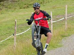 Author Creek HST (161 oranžová) cyklistická prilba