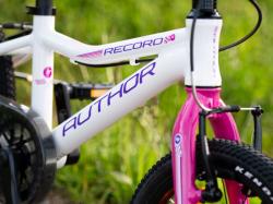 Author Record 16 2025 limeta/modrá dětské kolo + blikačky zdarma