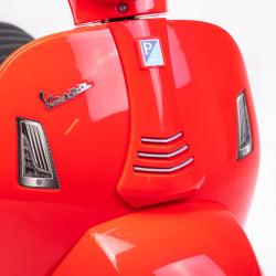 BABY MIX Dětská elektrická motorka Vespa červená