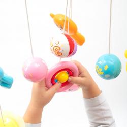 BABY MIX Kolotoč nad postýlku se světelným projektorem červený