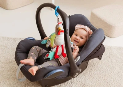 Balibazoo baby kohout Jurek závěsný s aktivitami pro miminko PLYŠ