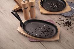 BANQUET Pánev 23x14cm GRADA litina + dřev.prkénko