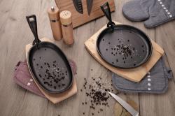 BANQUET Pánev 23x14cm GRADA litina + dřev.prkénko