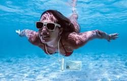 Baseus Vodotěsné pouzdro na telefon AquaGlide s cylindrickým posuvným zámkem (bílé)