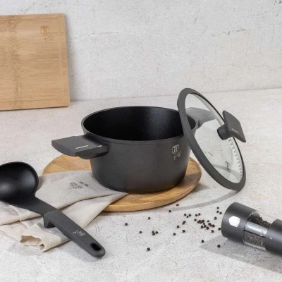 Berlingerhaus Kastrol s titanovým povrchem a poklicí 20 cm Antracit Collection