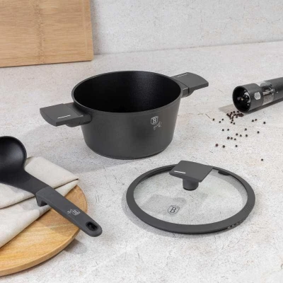 Berlingerhaus Kastrol s titanovým povrchem a poklicí 20 cm Antracit Collection