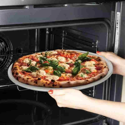 Berlingerhaus Pánev na pizzu s titanovým povrchem 32 cm Sahara Collection