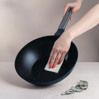 Berlingerhaus Pánev Wok s titanovým povrchem 28 cm Deep Sea Collection
