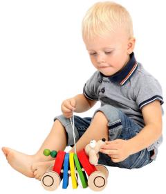 Bino DŘEVO Baby Pes tahací 19cm na kolečkách (dřevěná hračka)