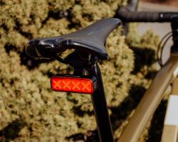 Force Blikačka zadná ALARM 300LM,36x LED, USB