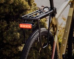 Force Blikačka zadná ALARM 300LM,36x LED, USB