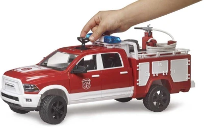 Bruder 02544 Auto RAM 2500 hasiči funkční dělo na baterie Světlo Zvuk