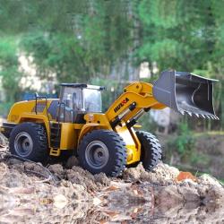 IQ models Celokovový profi nakladač 2,4GHz 1:14 10 kanálů