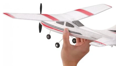 IQ models CESSNA 182 SKYLANE - RTF