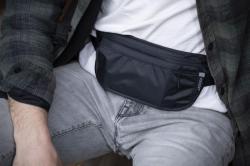 Cocoon ledvinka Travel Waist Wallet RFID phantom black (VÝPRODEJ)
