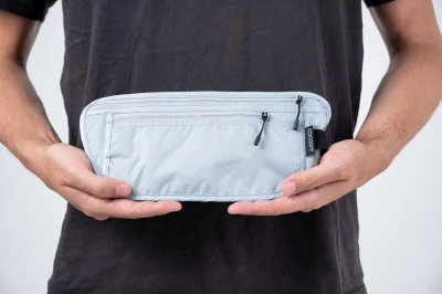 Cocoon Travel Waist Wallet RFID Star Grey bezpečnostní ledvinka