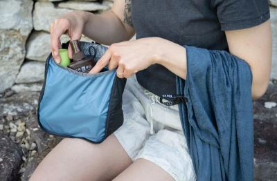 Cocoon Toiletry Kit Allrounder Ash Blue M lehká závěsná toaletní taška