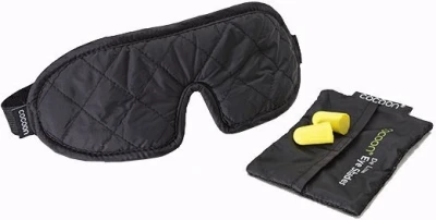 Cocoon Eye Shades Deluxe black oční maska s ucpávkami do uší