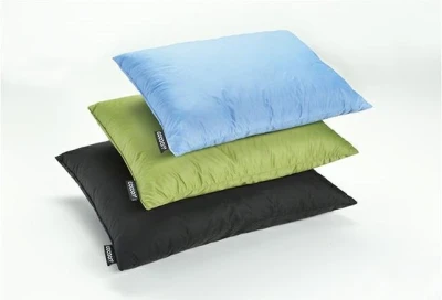 Cocoon péřový polštář Down Travel Pillow S light blue