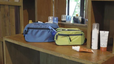 Cocoon On-The-Go Toiletry Kit Light Wild Lime S toaletní taška