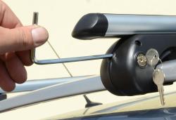 Compass Příčný nosník zamykací hliníkový 135cm ALU-TOP TÜV