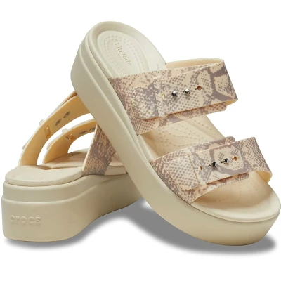Crocs Brooklyn Snake Buckle Low Wedge vanilla/multi dámské sandály