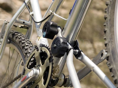 CRUZ Alu-Bike, Double Knob System, uzamykatelný nosič na střechu