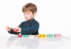 Cubika DŘEVO Navlékací set Naše maminky navlékačka 14 dílků