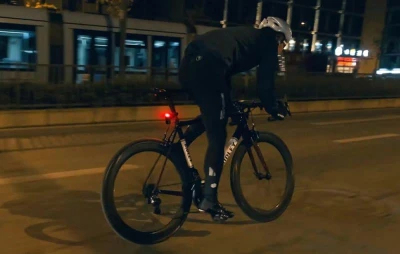 Cycplus L7 zadní světlo na kolo s radarem