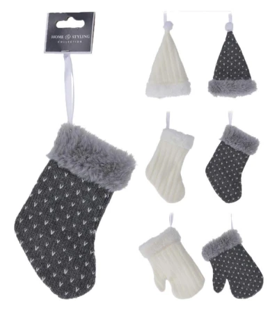 Dekorace závěsná mix RUKAVICE/PUNČOCHA/ČEPICE 15cm BÍ,ŠE Dekorace závěsná mix RUKAVICE/PUNČOCHA/ČEPICE 15cm BÍ,ŠE