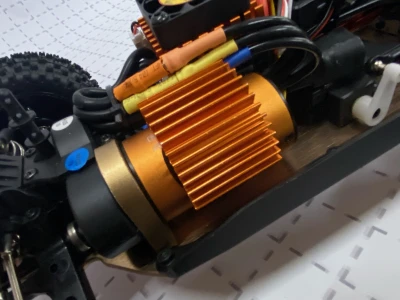 DF models RC Truck DF-06 PRO Brushless s gyroskopem, 1:14 RTR v tuningovém provedení