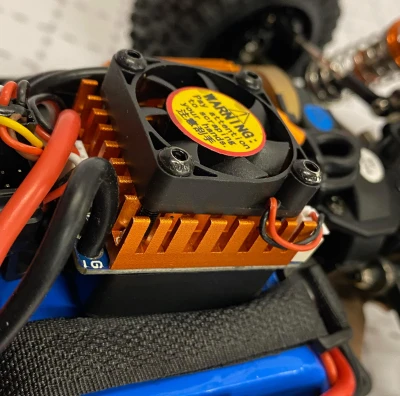 DF models RC Truck DF-06 PRO Brushless s gyroskopem, 1:14 RTR v tuningovém provedení