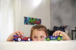 Dickie Auto závodní Midnight Racer zpětný chod na baterie Světlo Zvuk 2 druhy