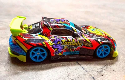 Dickie RC Auto Tornado Drift 4x4 na vysílačku 2,4GHz na baterie Světlo USB