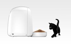 Dogness Automatické krmítko s kovovou miskou WIFI mini (bílé)