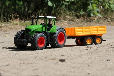 Double Eagle Traktor s valníkem na dálkové ovládání 1:16