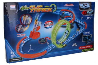 Dráha variabilní Flip Track s autem svítící ve tmě na baterie USB