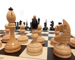 Drevene-sachy.cz Drevene sachy.cz Česká klubovka Original komplet s rolovací šachovnicí a sáčkem