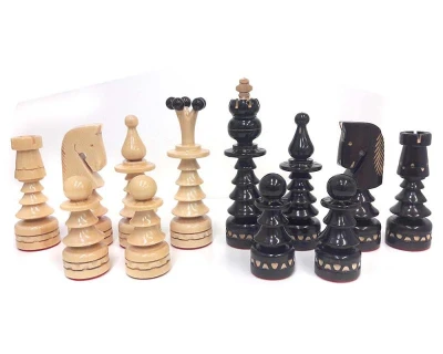 Super Grand Maximus inkrustované mědí dřevěné šachové figurky