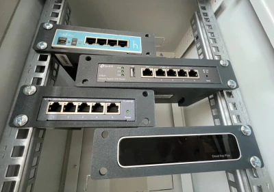 Držák šedý do 10"/19" racku pro MikroTik RB750Gr3/RB750r2/RB750UPr2/RB760iGS a další